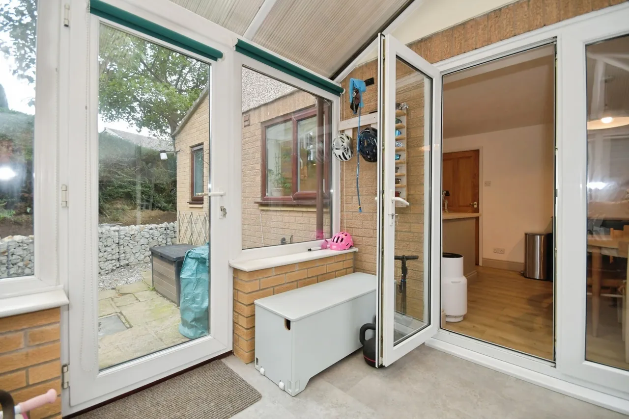 Burdekin Close, Chapel-en-le-Frith, SK23, photo 11