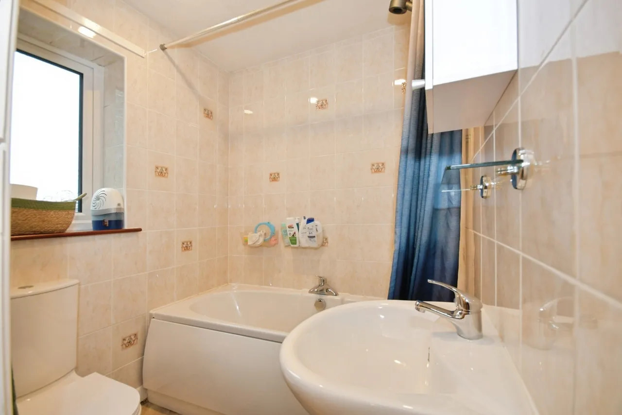 Burdekin Close, Chapel-en-le-Frith, SK23, photo 21