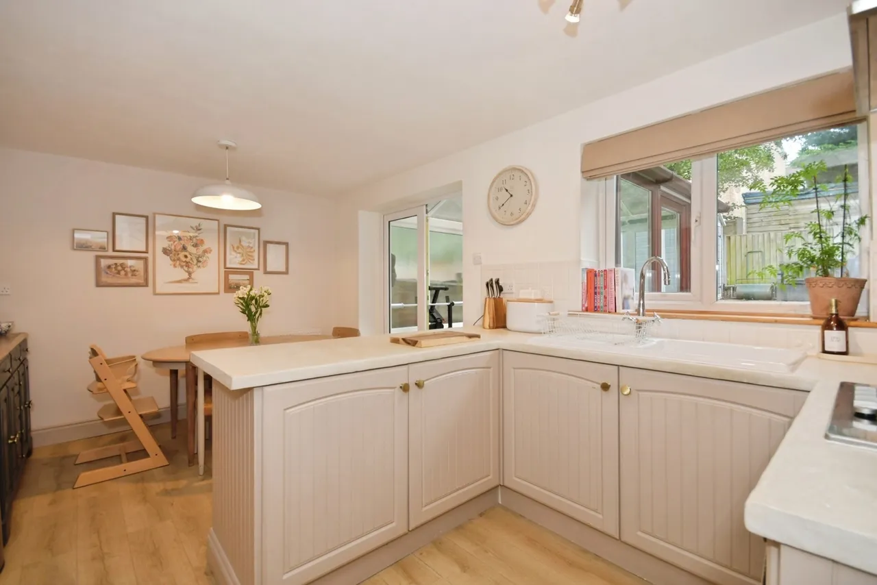 Burdekin Close, Chapel-en-le-Frith, SK23, photo 5