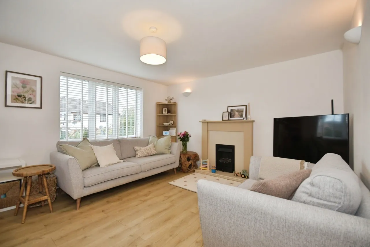 Burdekin Close, Chapel-en-le-Frith, SK23, photo 3