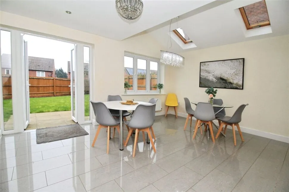 St. Louis Close, Hinckley, Leicestershire, LE10, photo 4