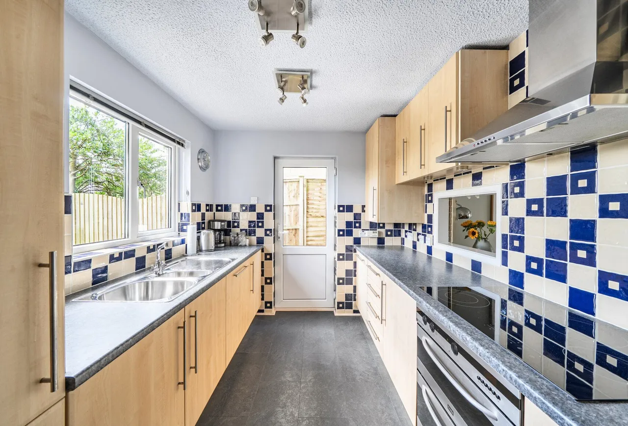 Boundary Close, Somerset, Midsomer Norton, BA3 4XB, photo 5