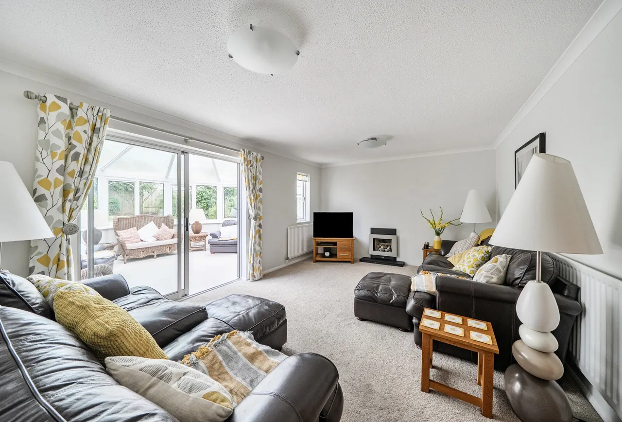 Boundary Close, Somerset, Midsomer Norton, BA3 4XB, photo 2