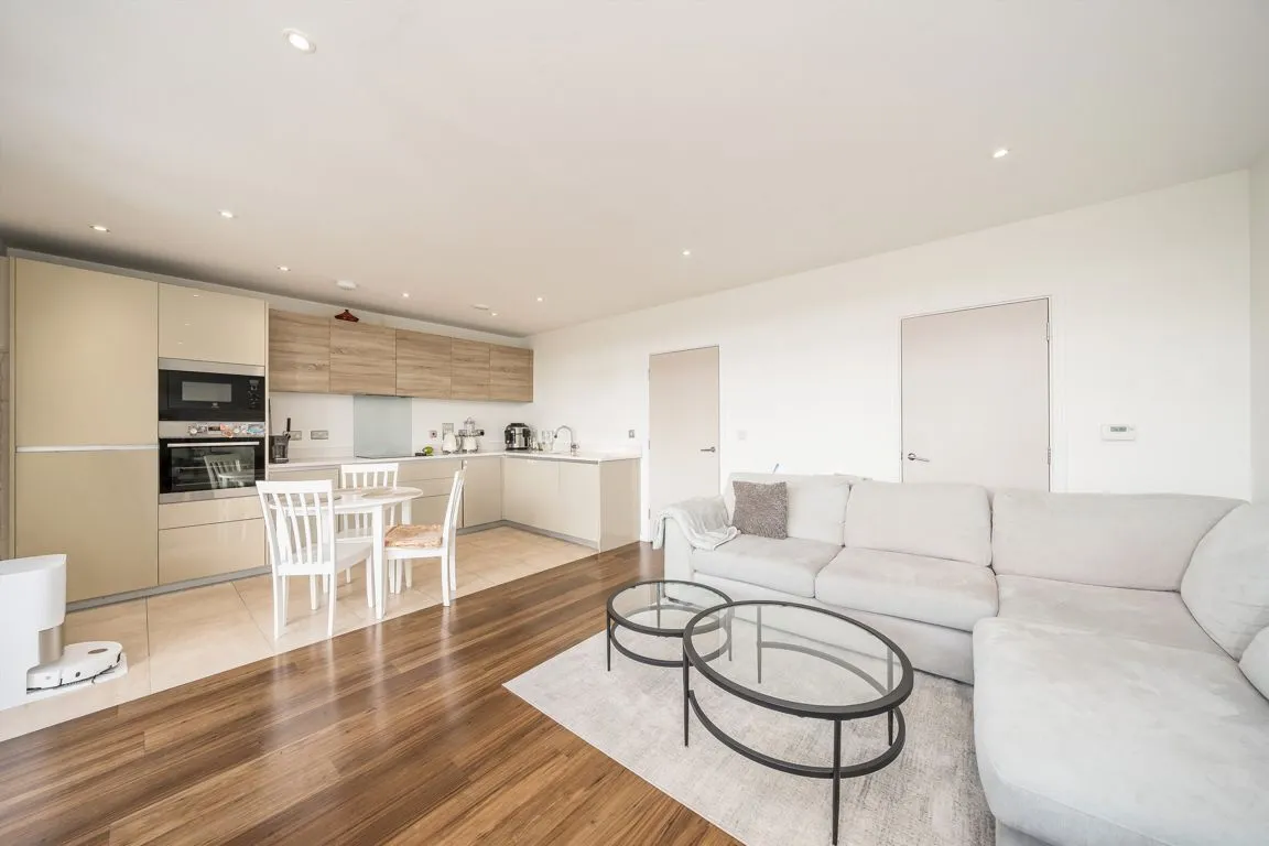Stanley Road, W3, photo 2