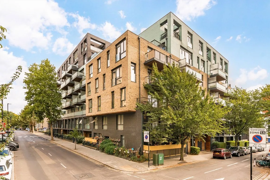 2 bed property for sale, Stanley Road, W3