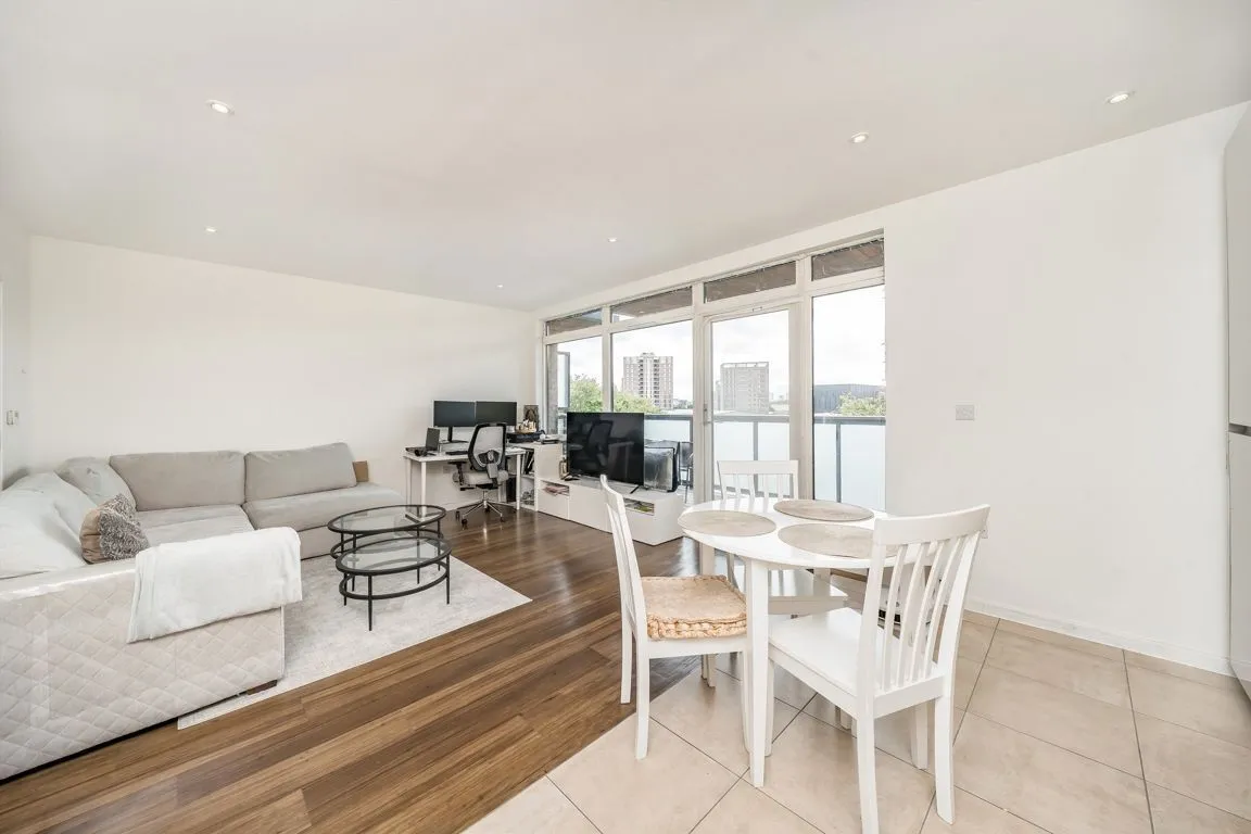 Stanley Road, W3, photo 3