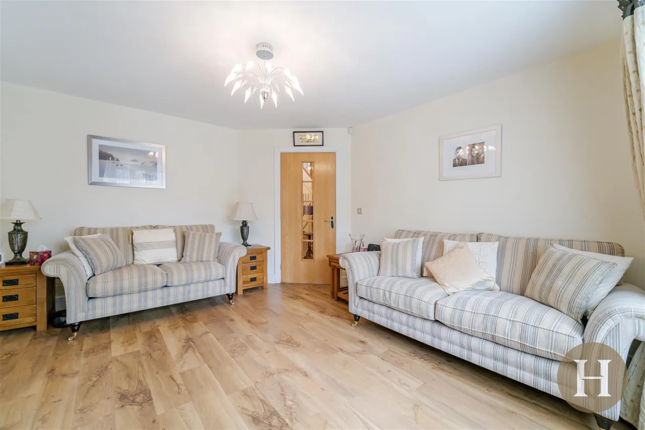 Queens Court, Birmingham, B32, photo 9