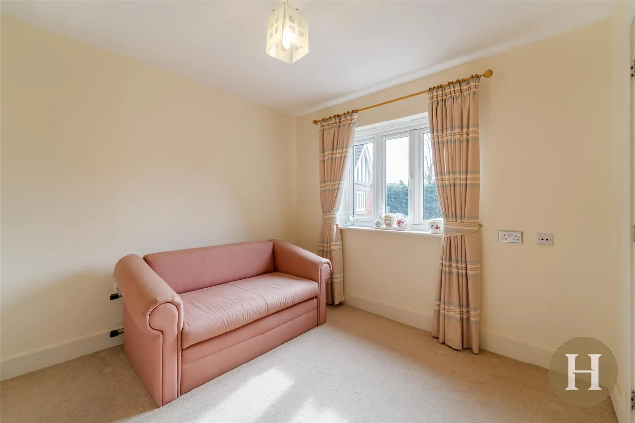 Queens Court, Birmingham, B32, photo 22