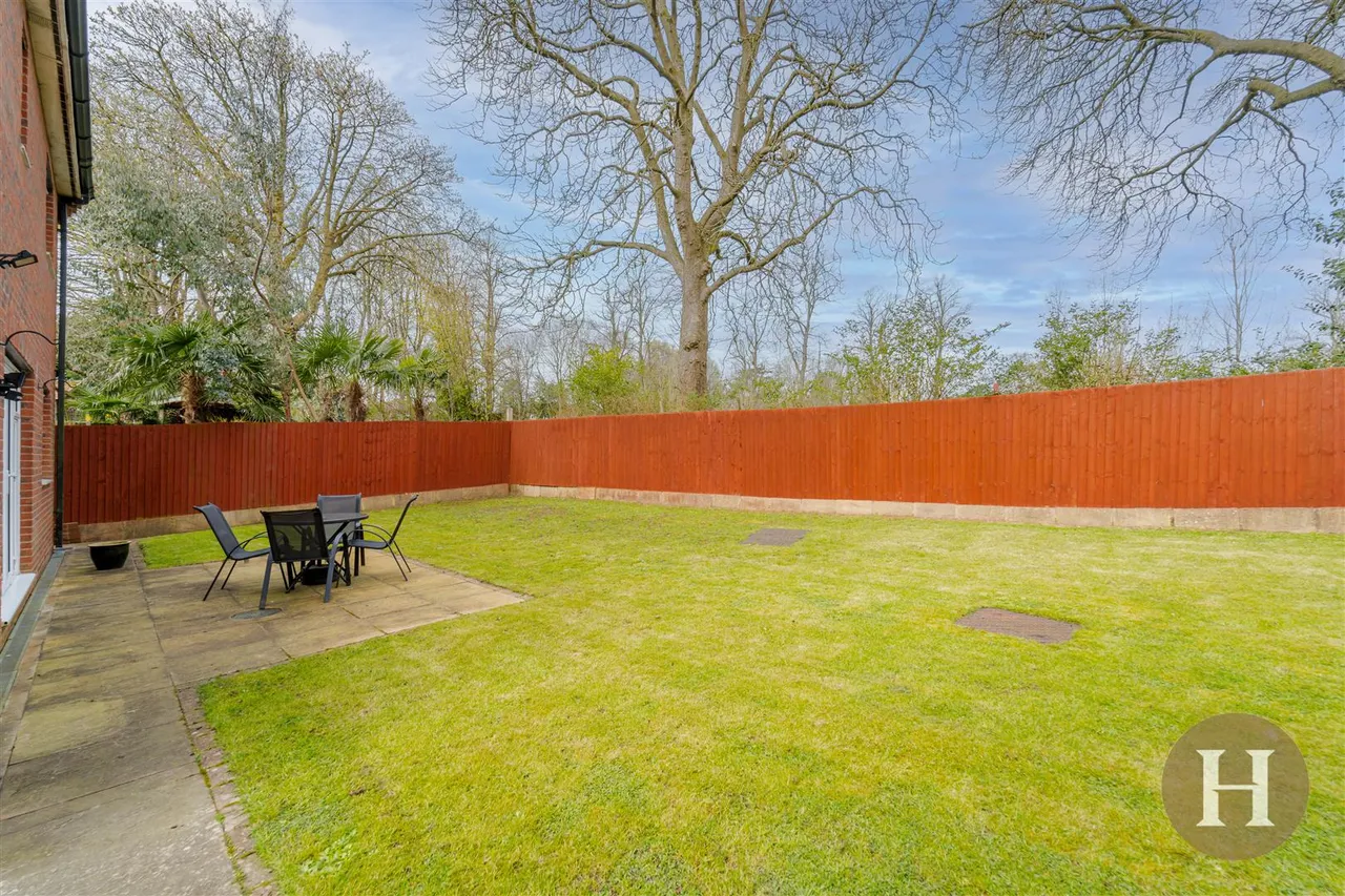 Queens Court, Birmingham, B32, photo 26