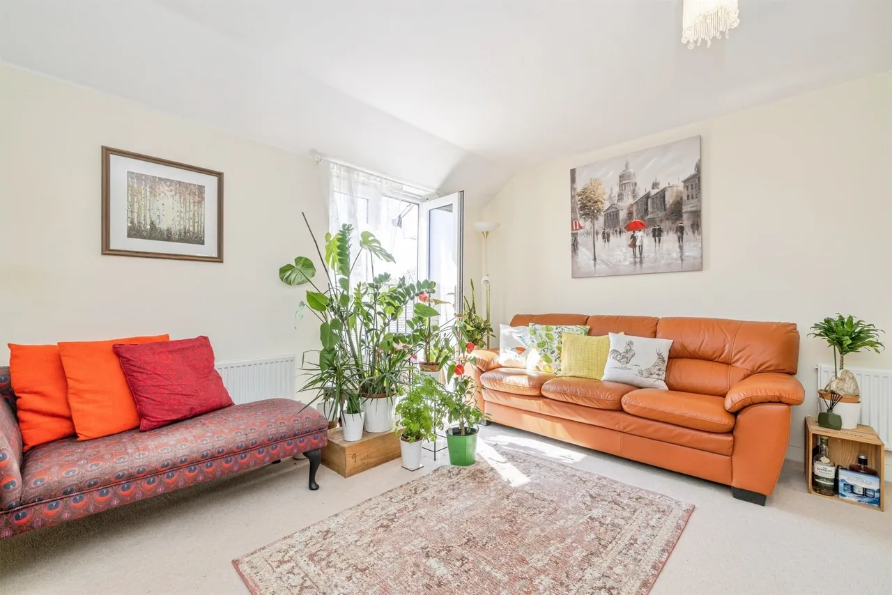 2 bed flat for sale — Baxter Road, Watford