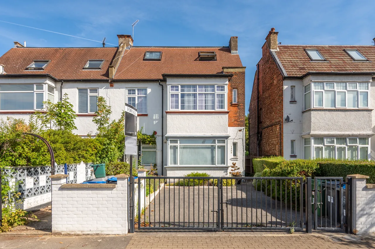 London, NW2, photo 5