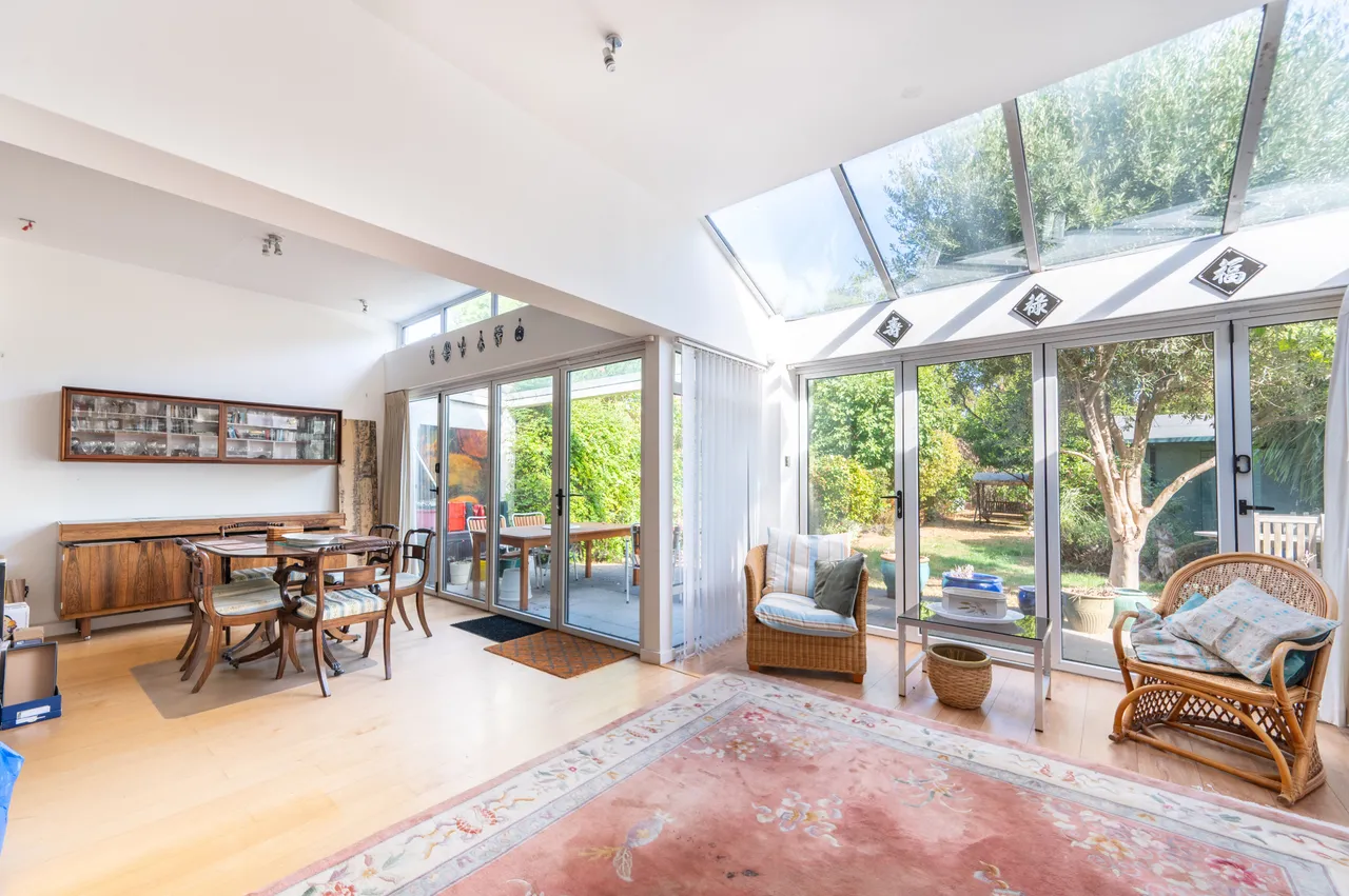 3 bed flat for sale, London, NW2
