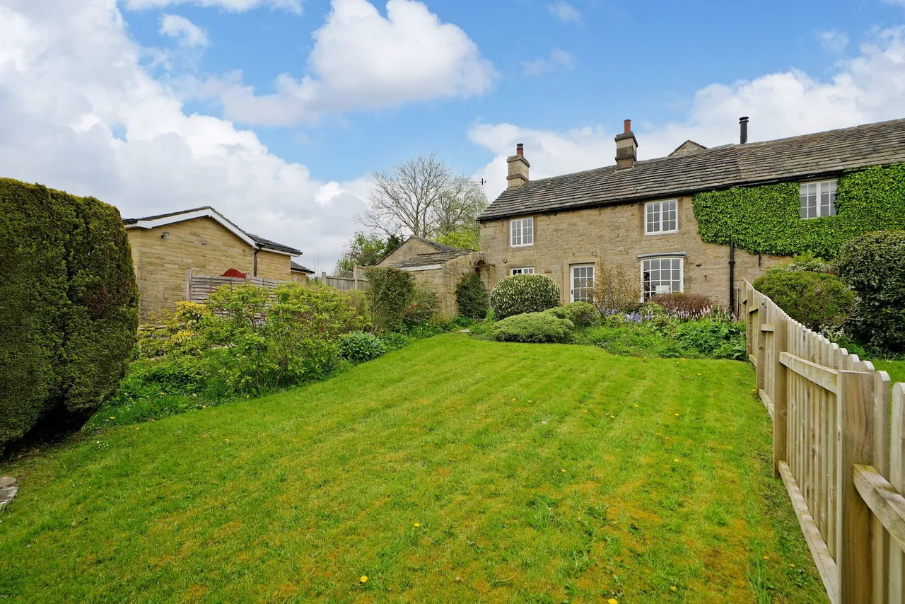 Over Road, Baslow, photo 12
