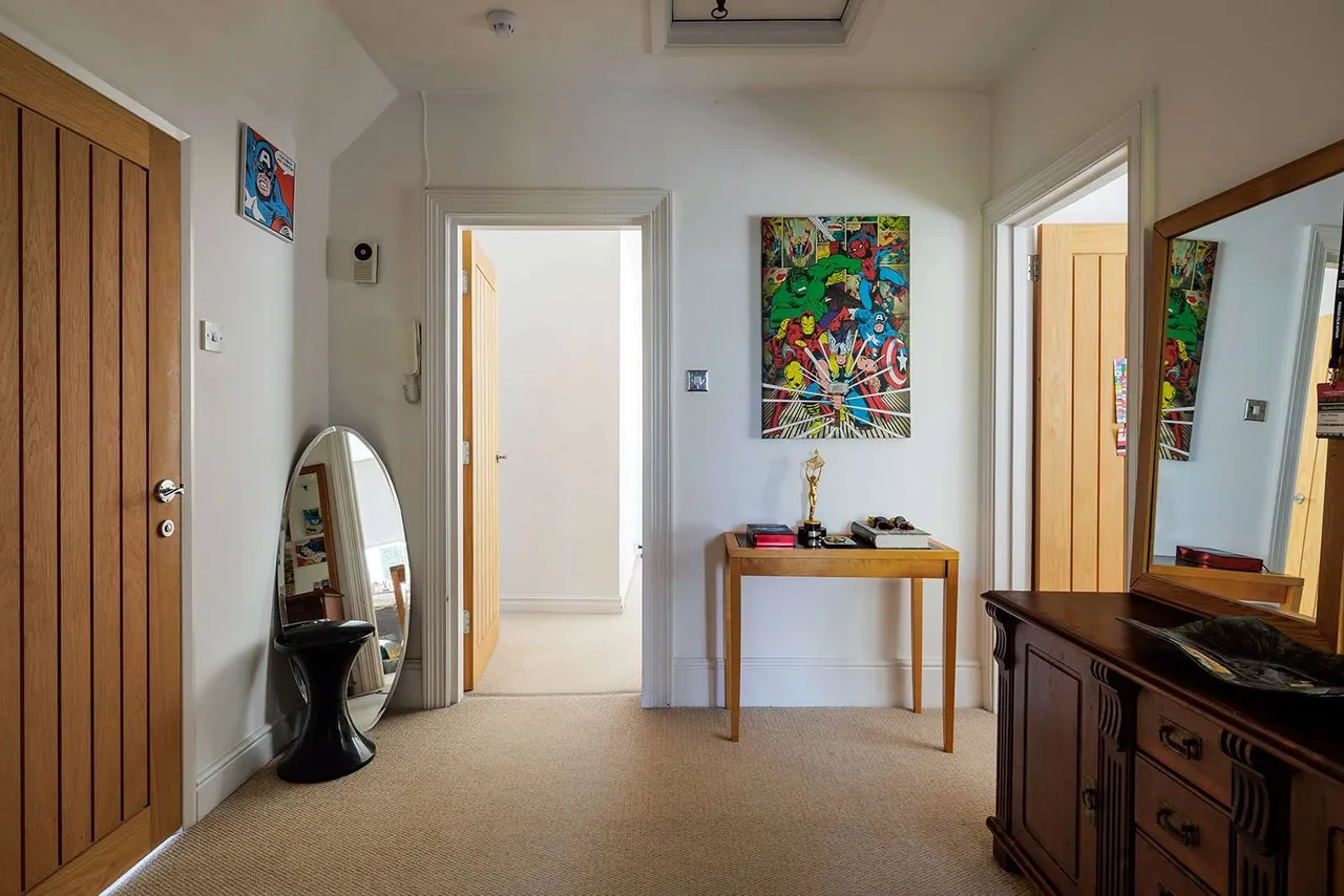 Pit Farm Road, Guildford, Surrey, GU1 2JH, photo 5