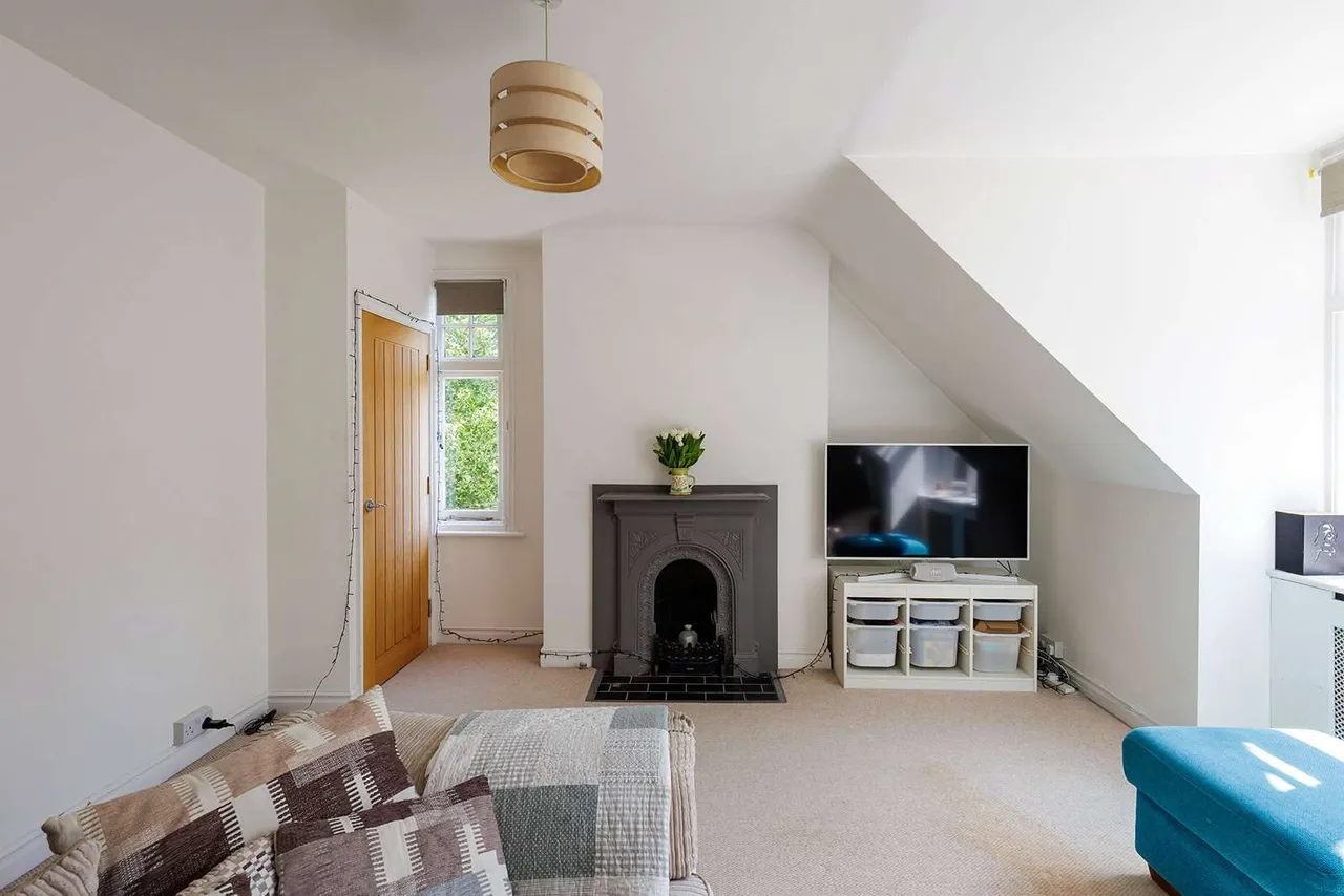 Pit Farm Road, Guildford, Surrey, GU1 2JH, photo 4