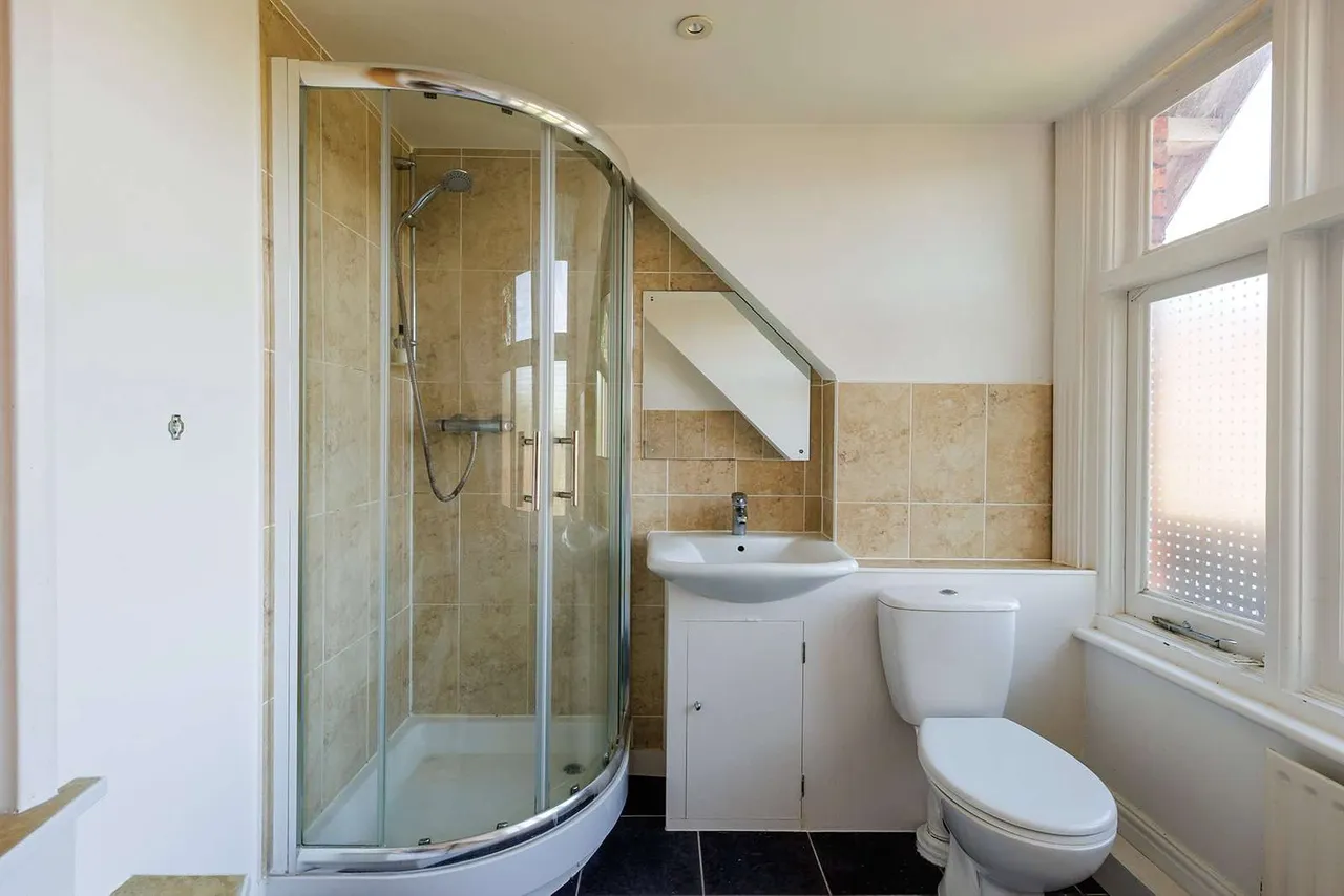 Pit Farm Road, Guildford, Surrey, GU1 2JH, photo 12