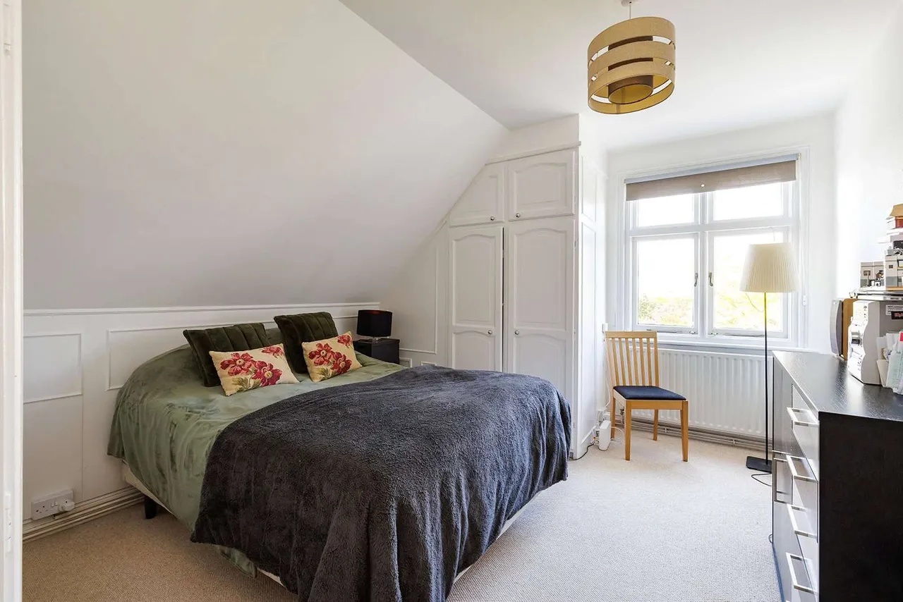 Pit Farm Road, Guildford, Surrey, GU1 2JH, photo 10