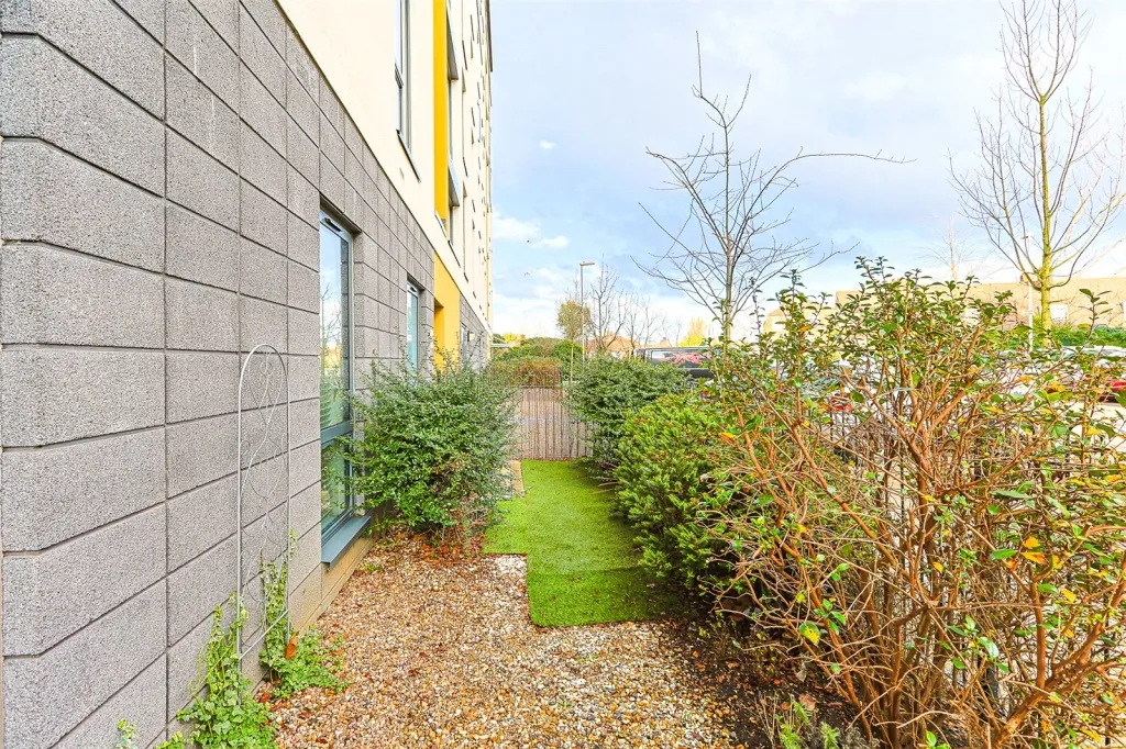 Salk Close, Colindale, NW9, photo 9