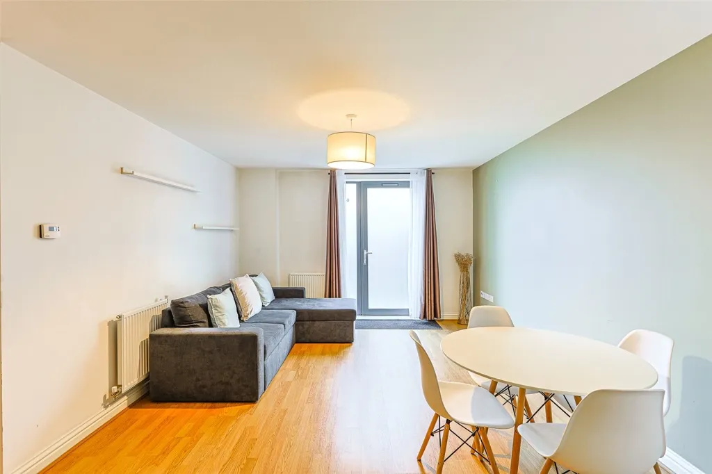 Salk Close, Colindale, NW9, photo 4