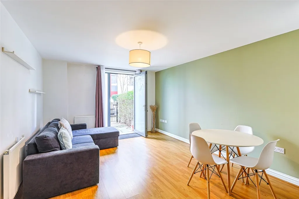 Salk Close, Colindale, NW9, photo 2