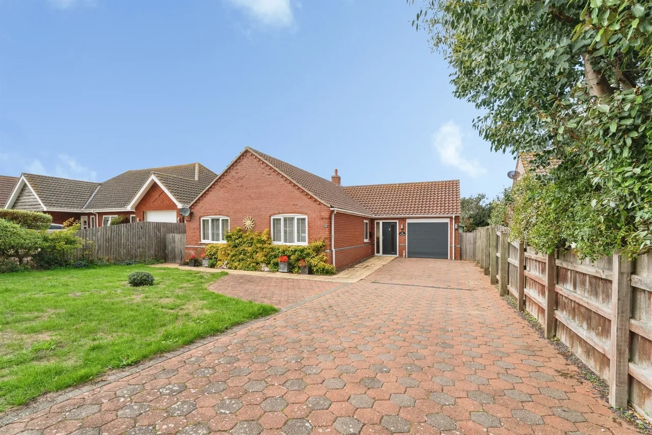 3 bed house for sale — Danish House Gardens, Overstrand, CROMER