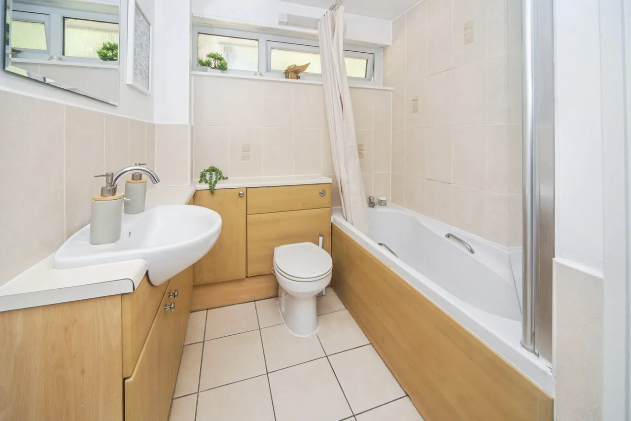 Northlands Drive, Winchester, SO23, photo 11