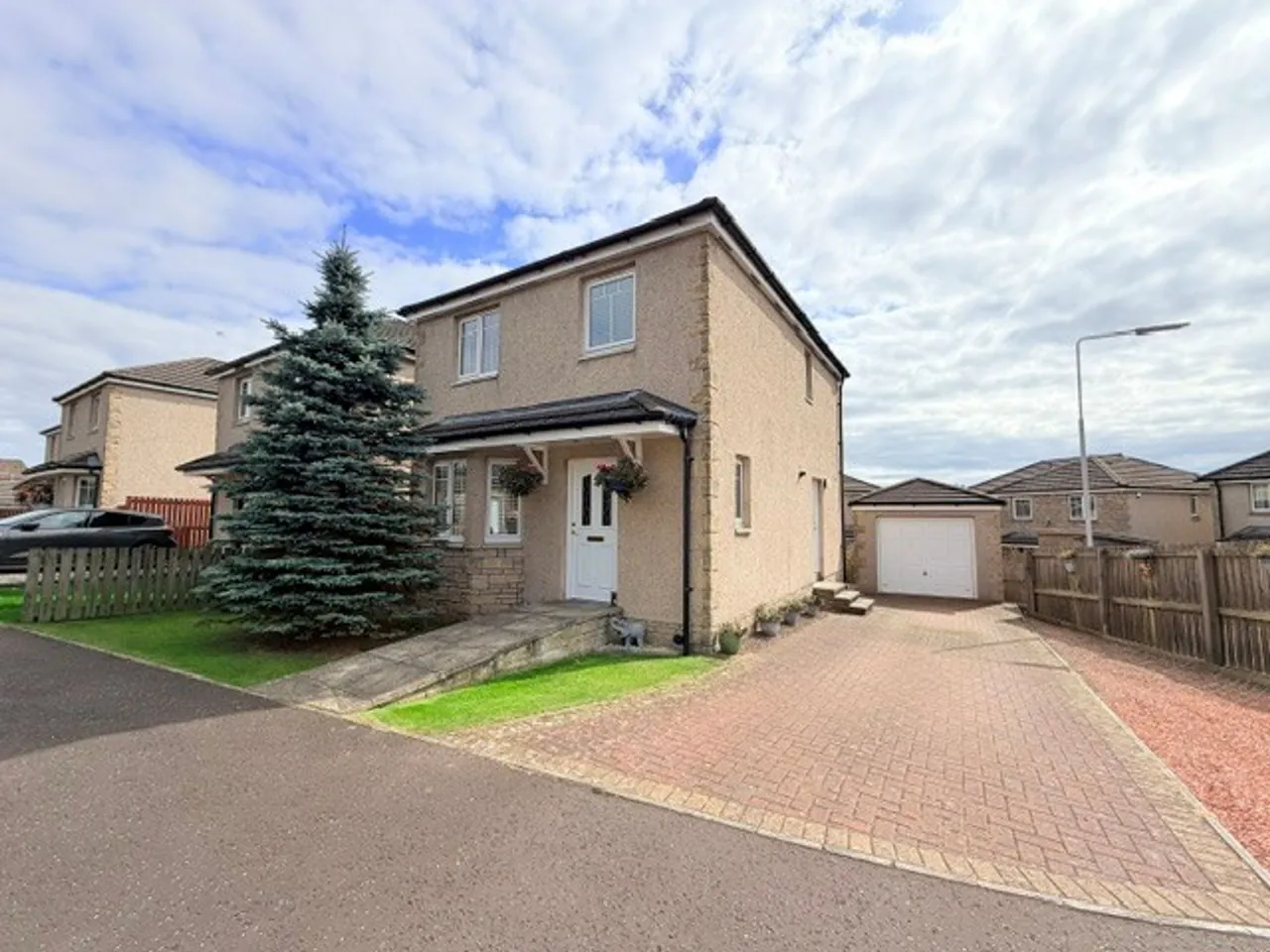 3 bed house for sale, Leven Valley Gardens, Markinch, KY7