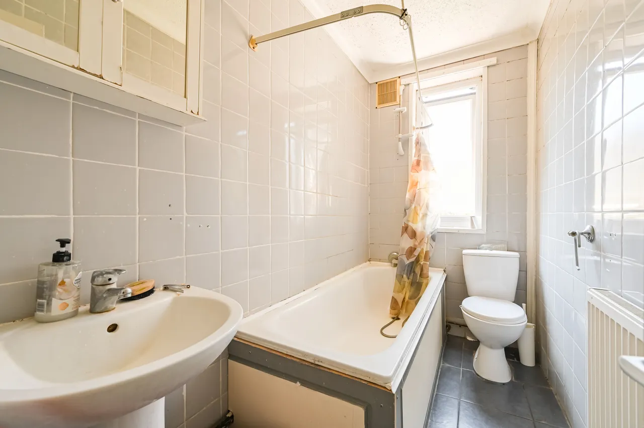 Flat 12, Grange Court, London, photo 8