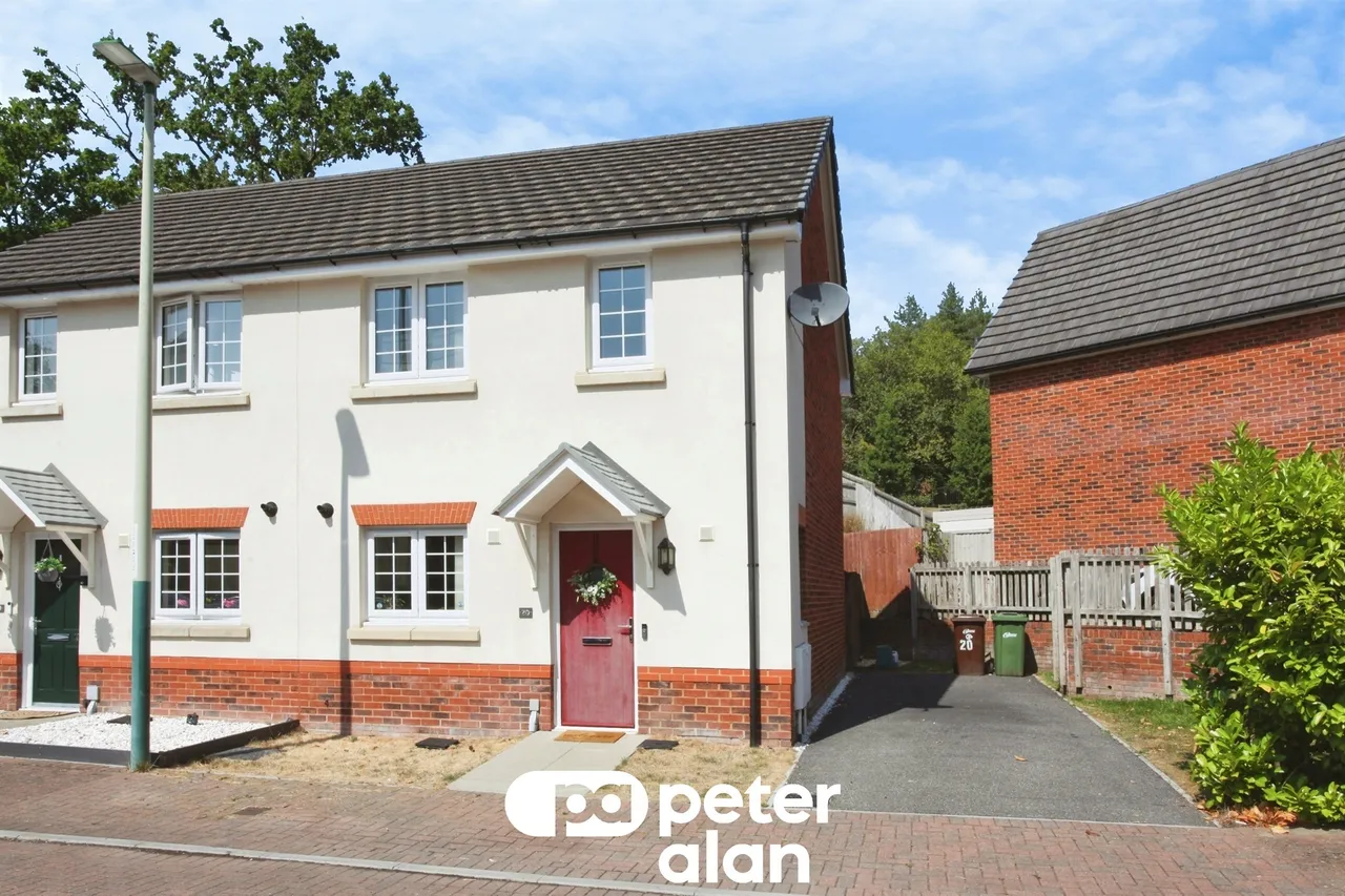 2 bed house for sale, Mining School Close, Newport, NP11