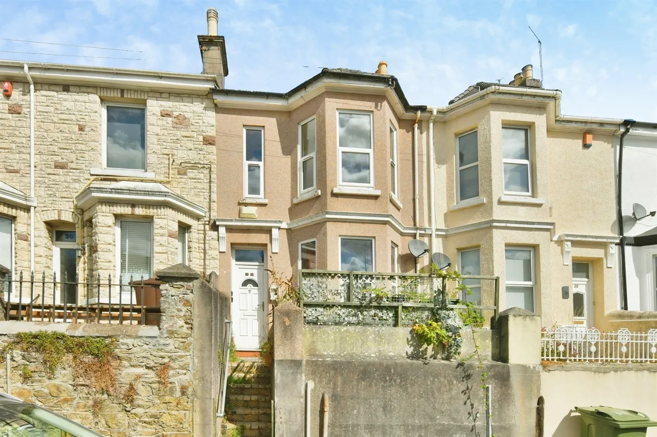 3 bed house for sale — Seaton Place, Plymouth