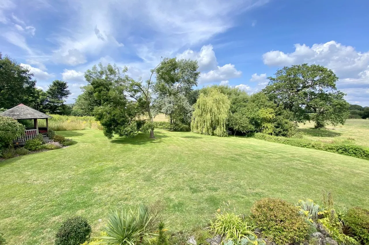 Throop Road, BH8, photo 35