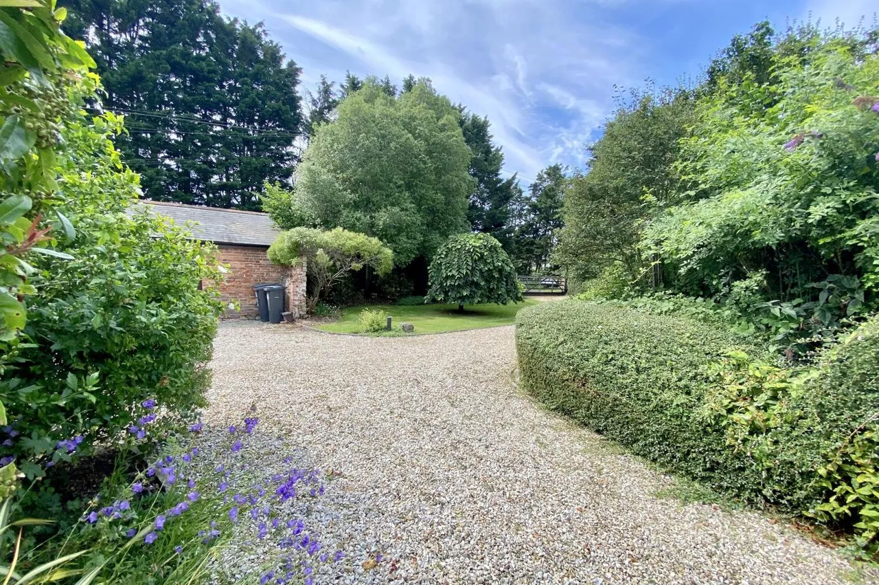 Throop Road, BH8, photo 29