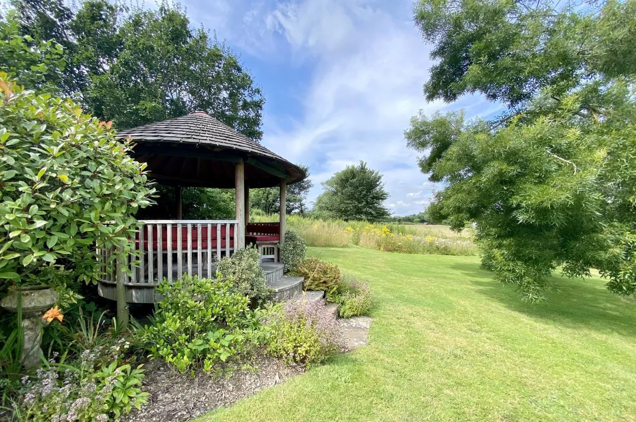 Throop Road, BH8, photo 34