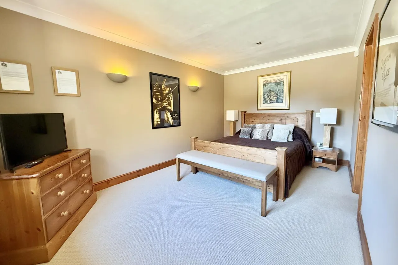 Throop Road, BH8, photo 16