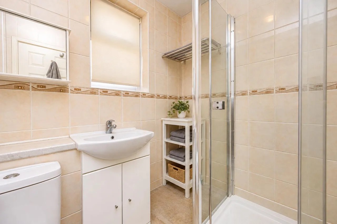 Monton Close, Luton, LU3, photo 9