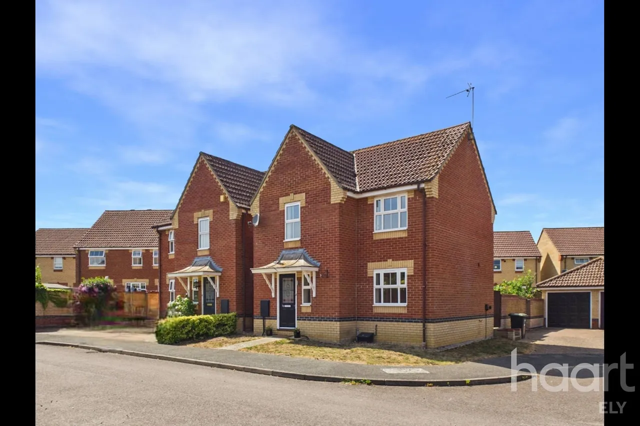 3 bed house for sale, Clover End, Witchford, CB6