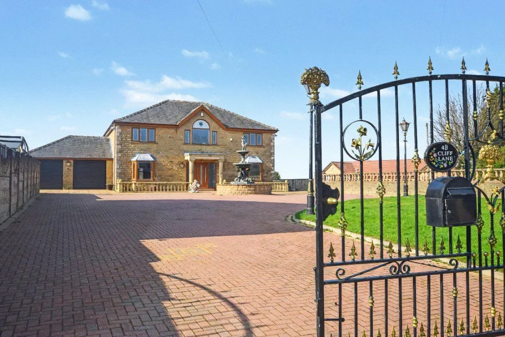 4 bed house for sale, Cliff Lane, Brierley, S72