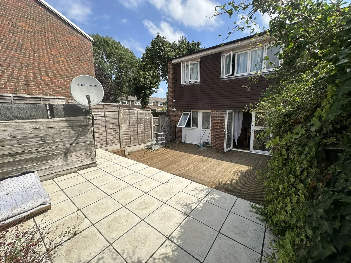 Dagenham, RM8, photo 13