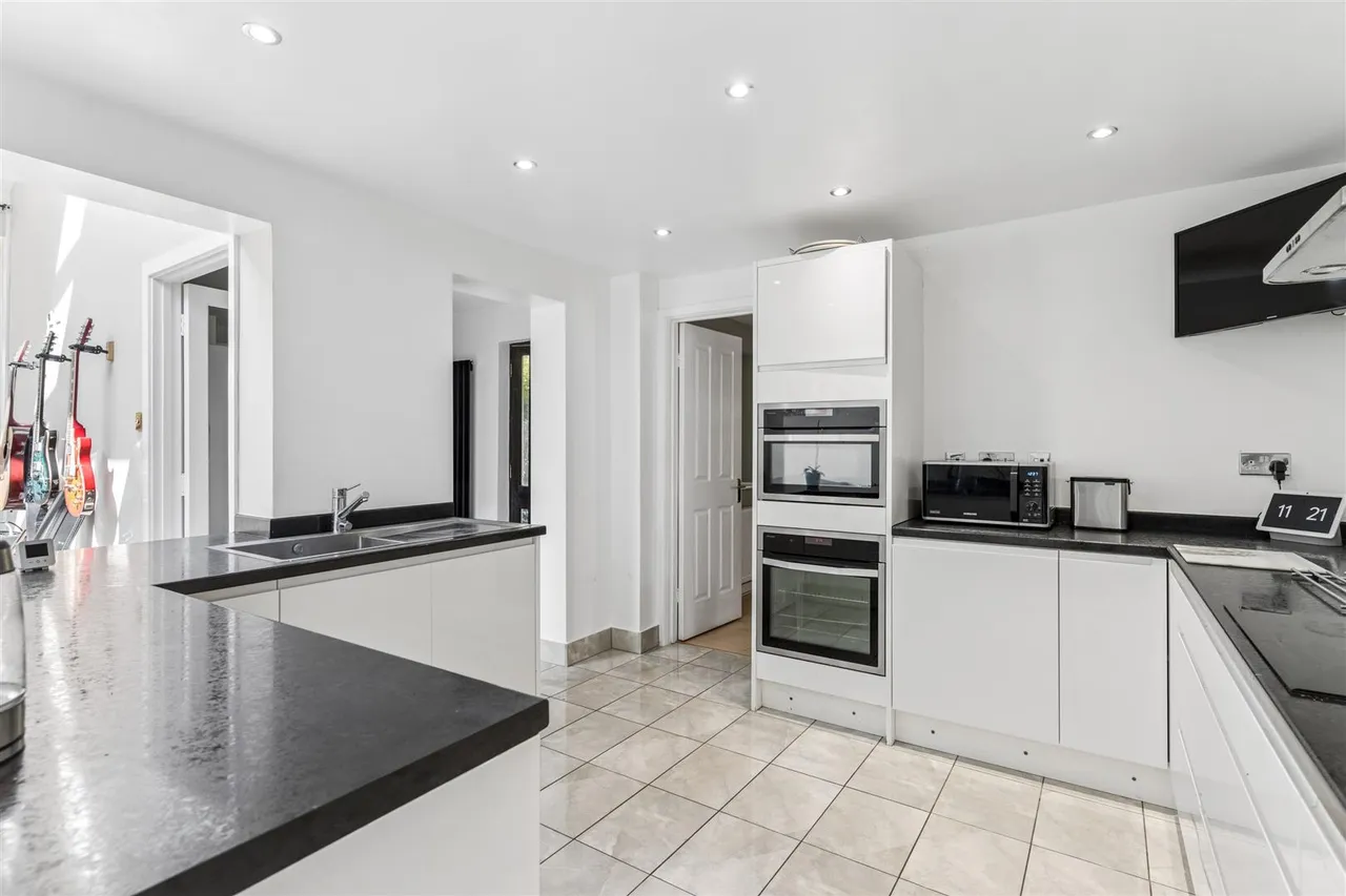 Marsh Drive, Great Linford, photo 6