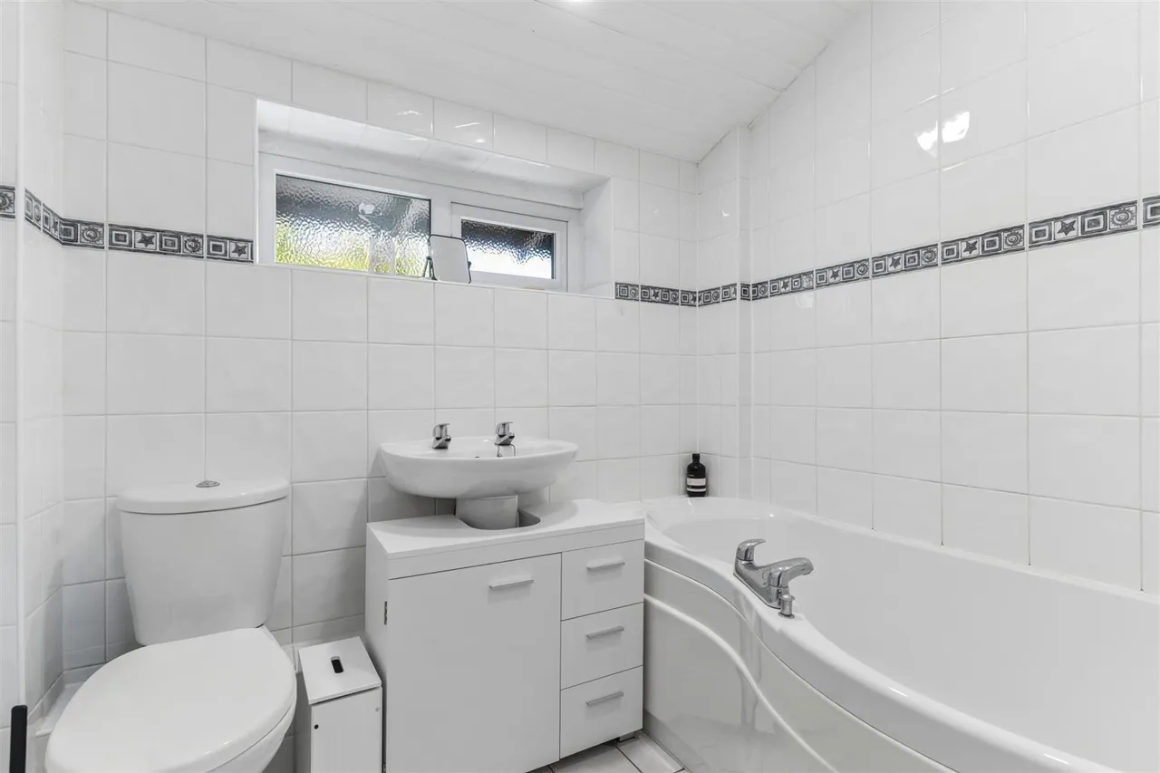 Marsh Drive, Great Linford, photo 17