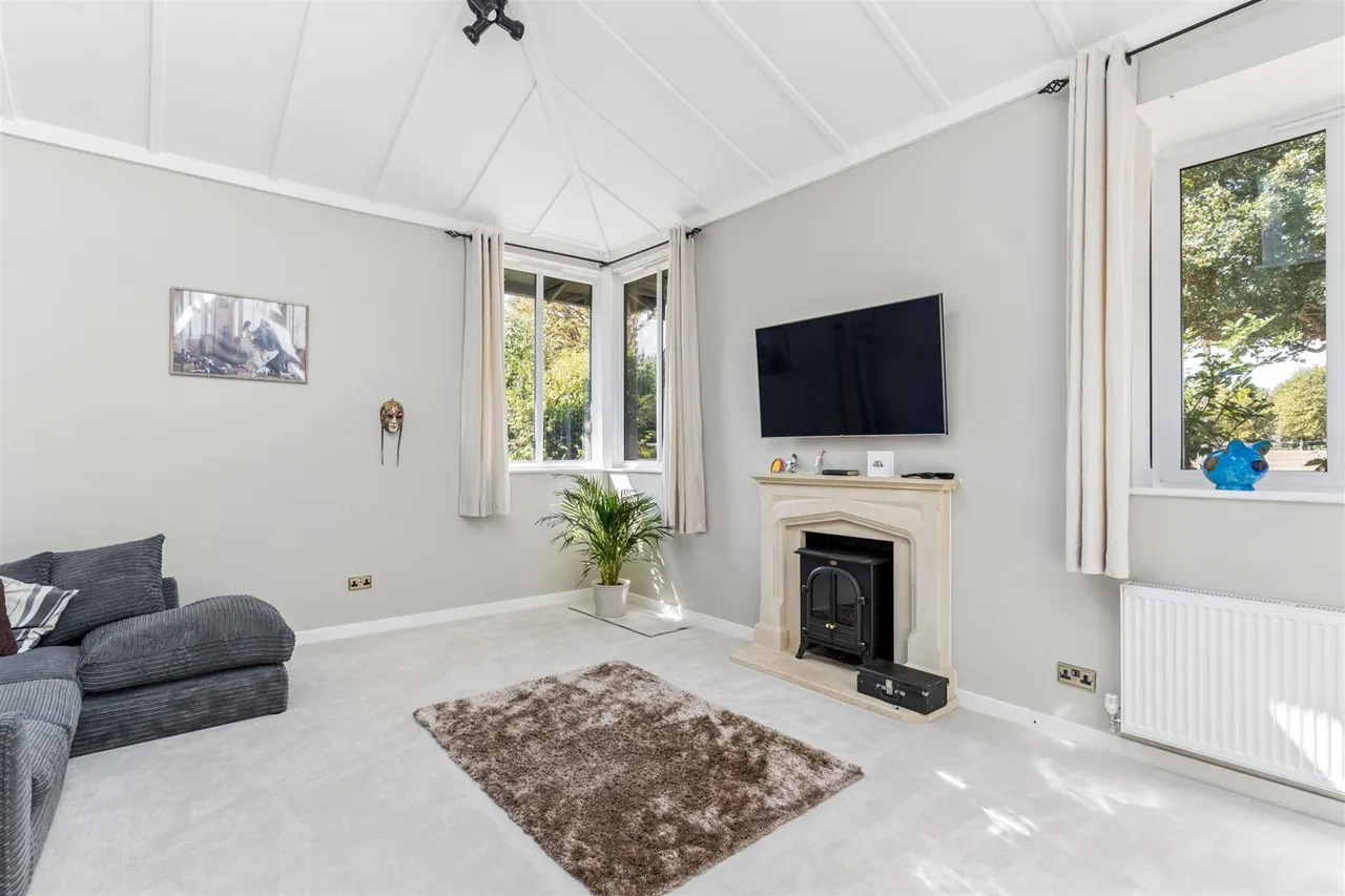 Marsh Drive, Great Linford, photo 3