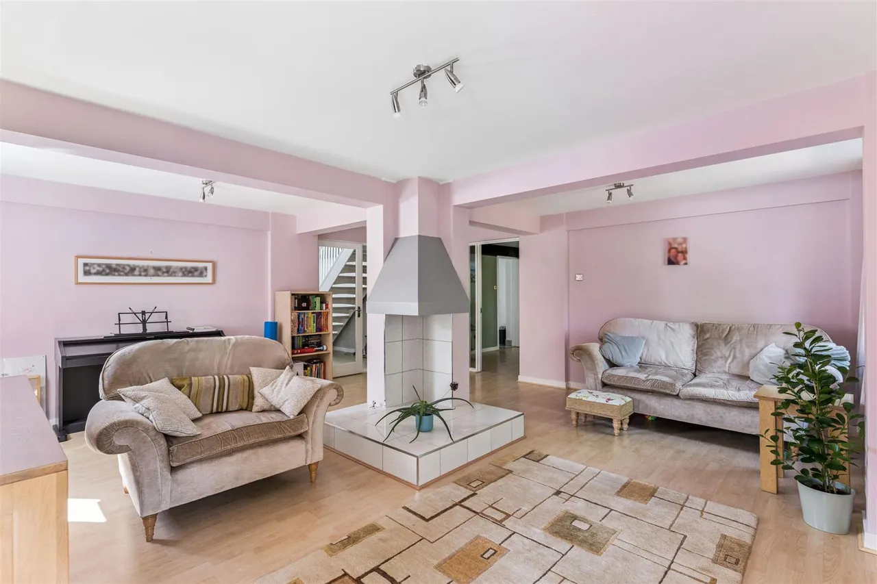 Marsh Drive, Great Linford, photo 4