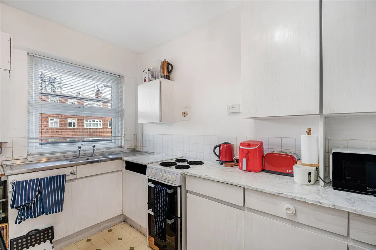 Upper Richmond Road, London, SW15, photo 2