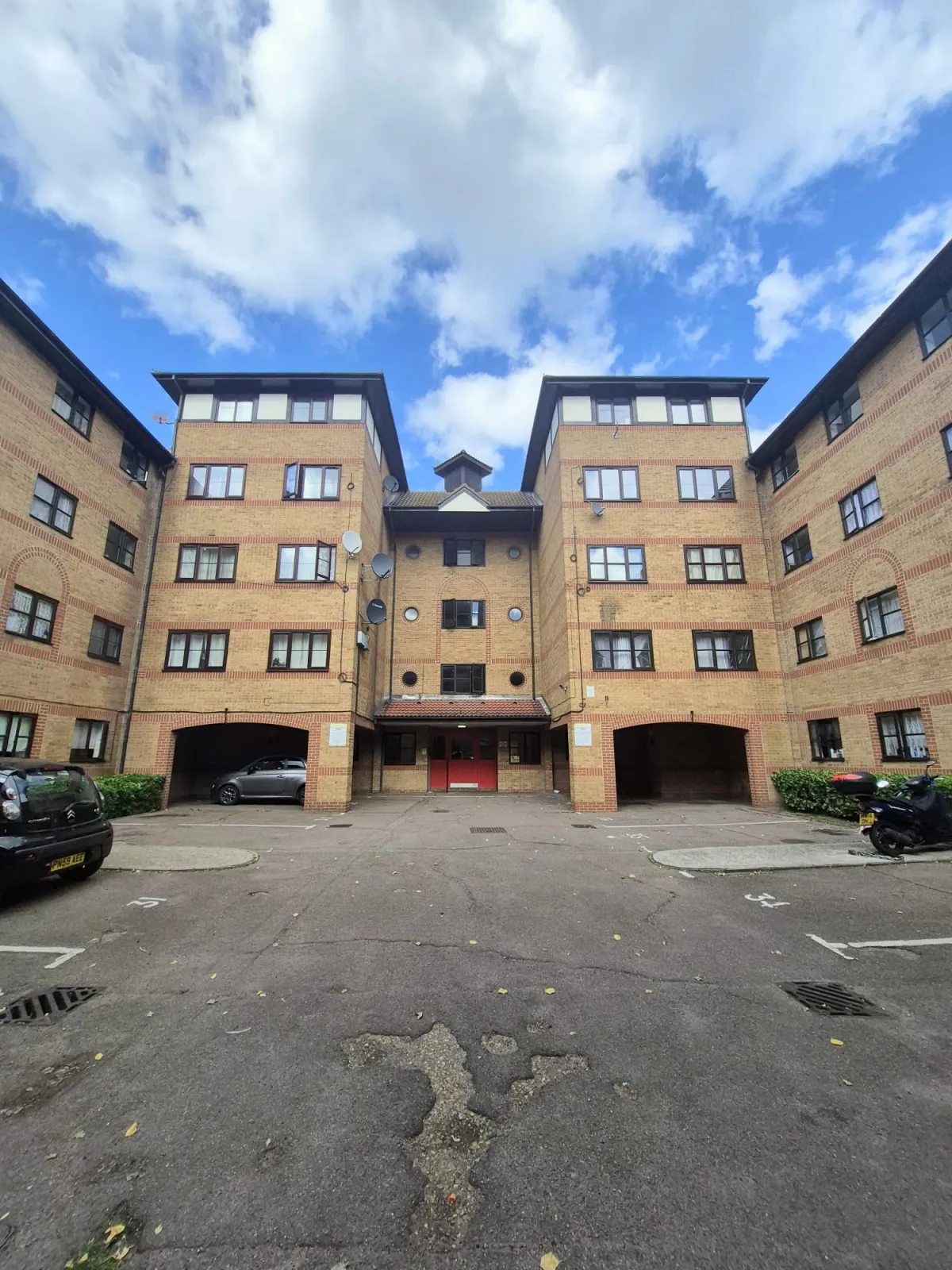 Somerset Gardens, N17, photo 2