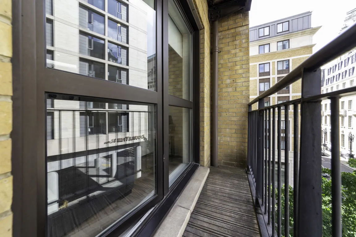 Pepys Street, London, photo 8