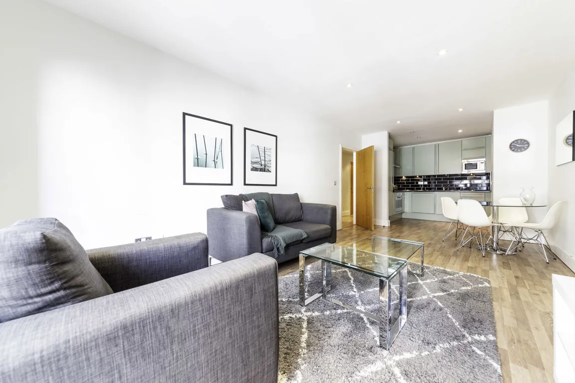 1 bed flat to rent — Pepys Street, London
