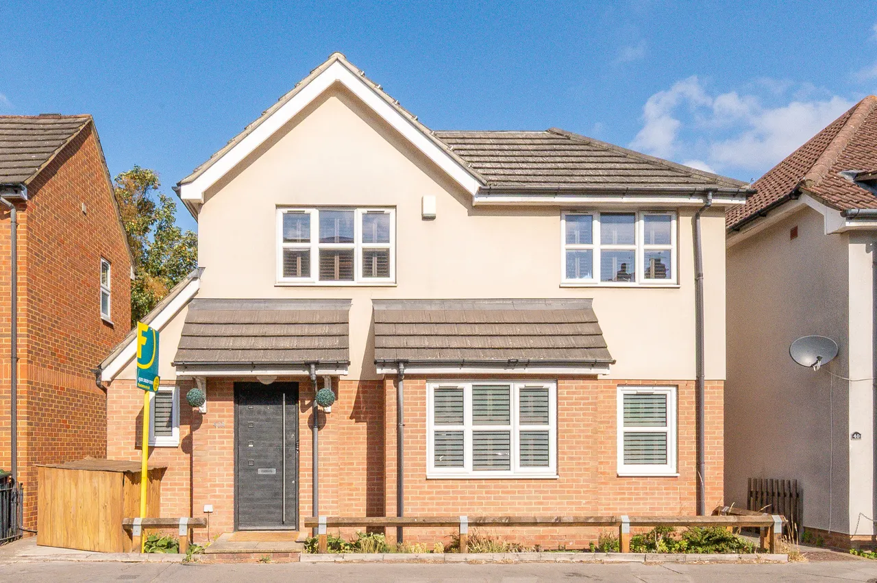 2 bed house to rent — 40a Epsom Road, Croydon