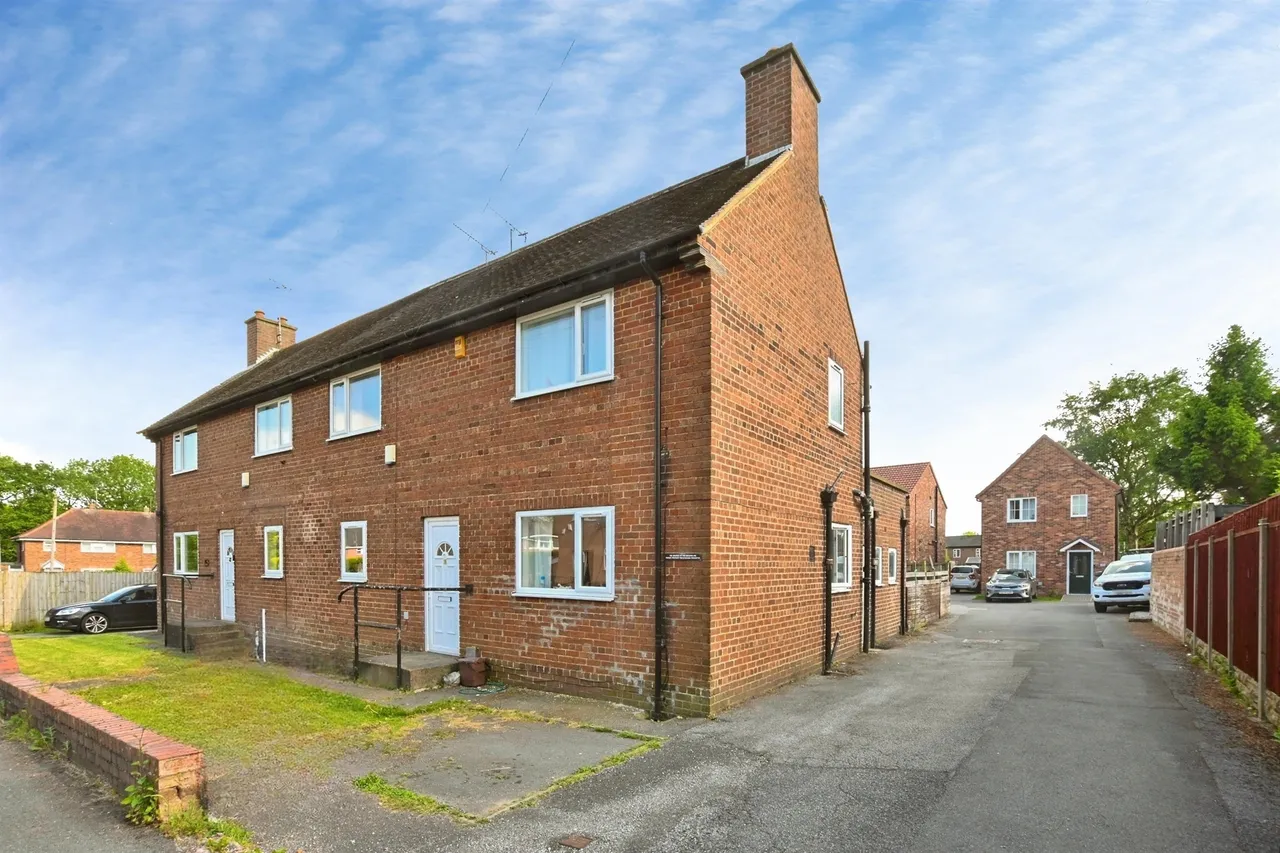 4 bed house for sale, Woodside Place, Clay Cross, S45
