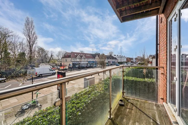 Kings Avenue, Greenford, photo 8