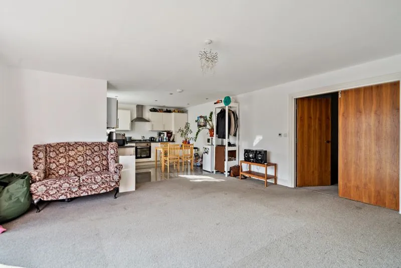 Kings Avenue, Greenford, photo 11
